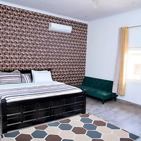 Welcoming Abode In The Heart Of Osu - Apartment 3 Accra Buitenkant foto