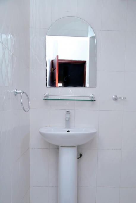 Petite'S Nest - Apartment 3 Accra Buitenkant foto