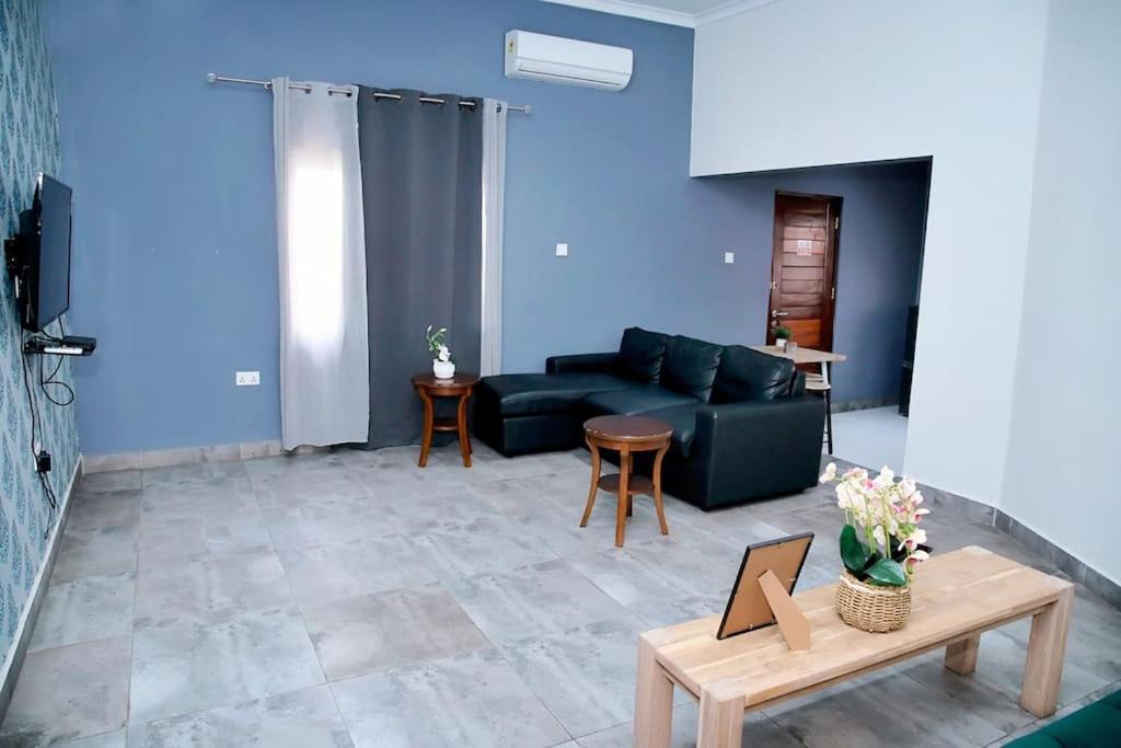 Petite'S Nest - Apartment 3 Accra Buitenkant foto