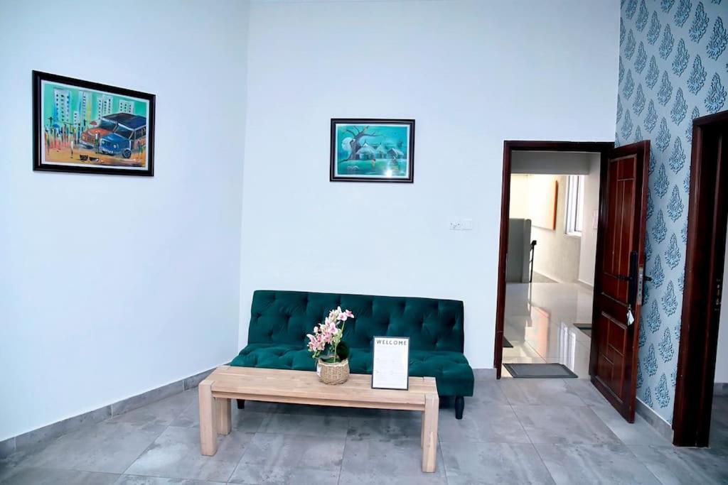 Petite'S Nest - Apartment 3 Accra Buitenkant foto